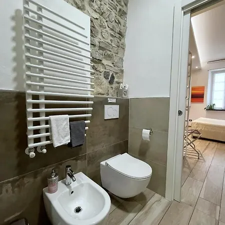 Civico29 & Breakfast קומו